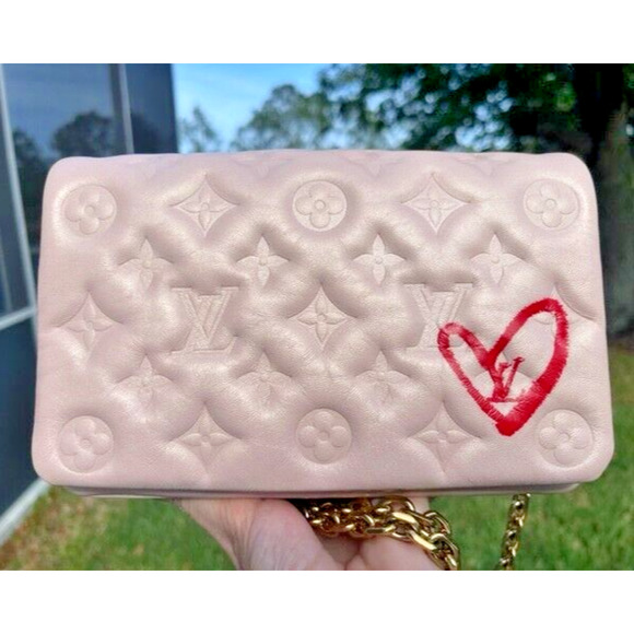 RARE Louis Vuitton Rose Coussin Pochette Heart Love Embossed Lambskin Crossbody - Picture 2 of 16